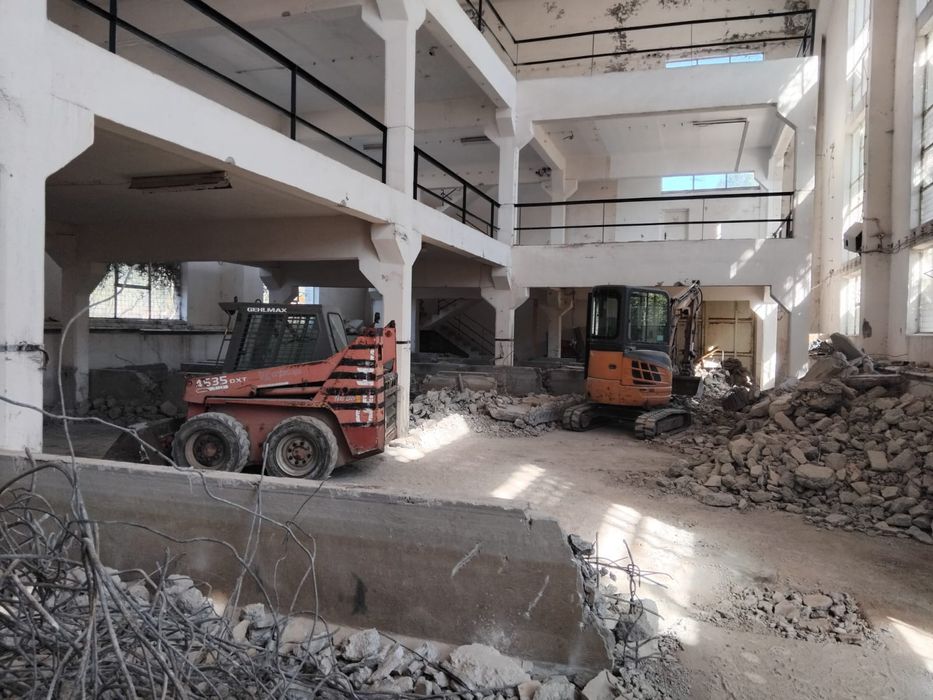 Închiriez excavator  Buldoexcavator