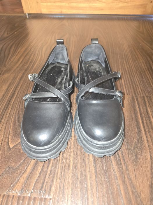 Продам школьные туфли