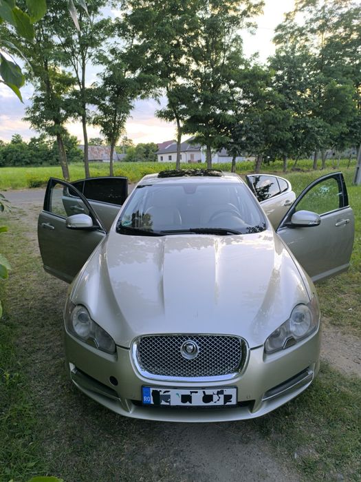Vând sau Dezmembrez *Jaguar XF*