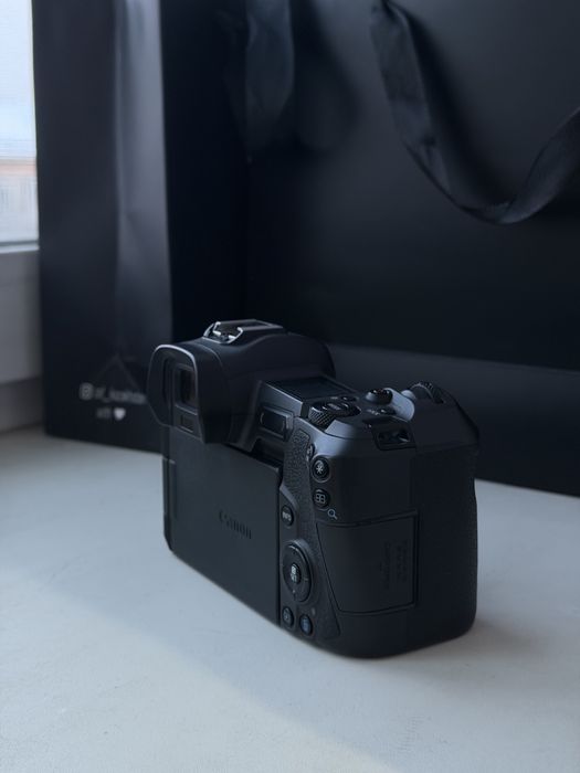 Canon eos R фотокамера