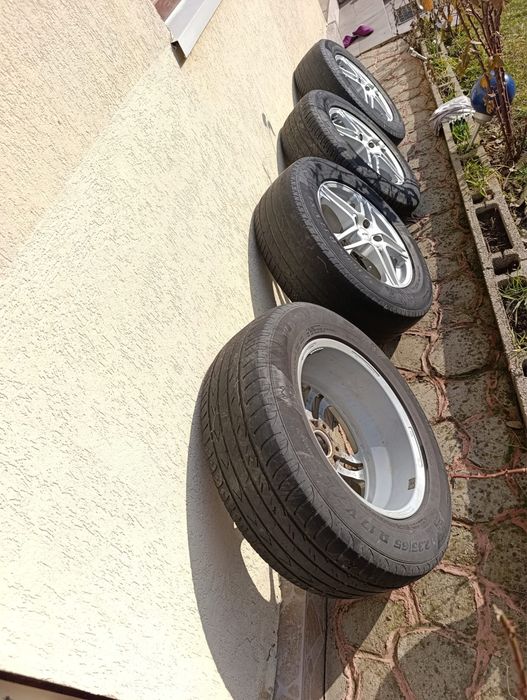 Jante aliaj R17  – 235/65 R17 (cauciucuri vară uzate)