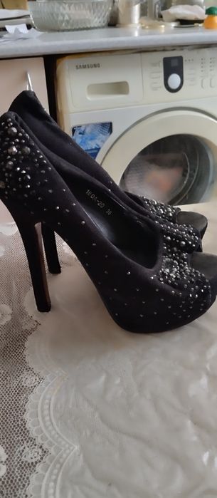 Продам босоножки