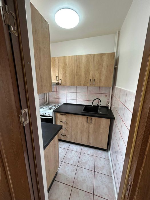 Inchiriez Garsoniera Tractorul etaj 1