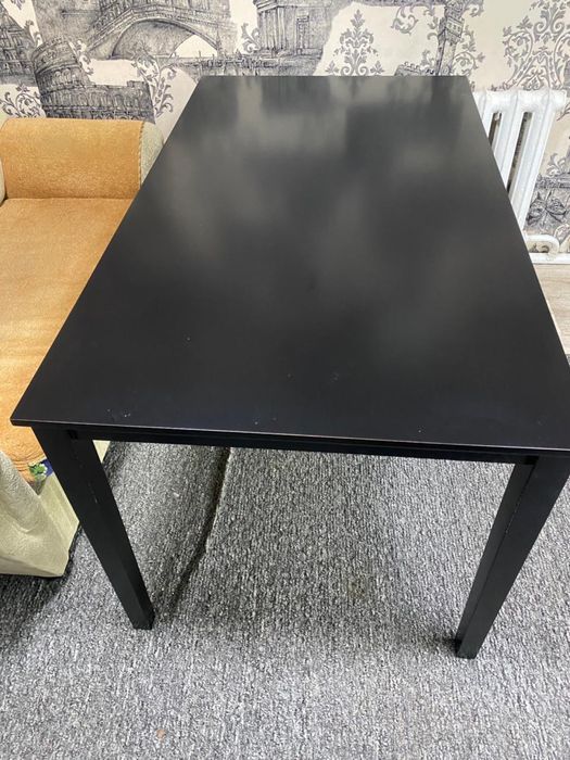 Пподам стол деревянный