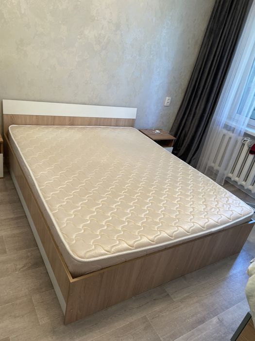Продам кровать с матрасом.