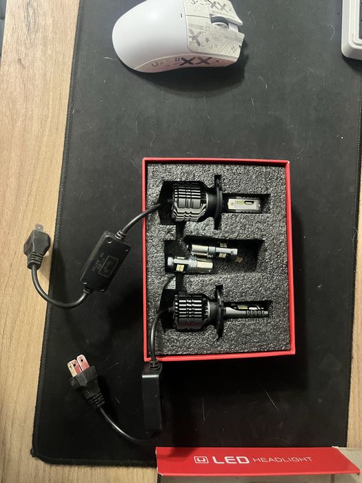 Продам LED лампы Н4