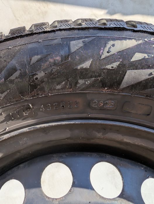 Jante cu anvelope NOI iarnă VW 195/65 R15 Nokian Snowproof 2