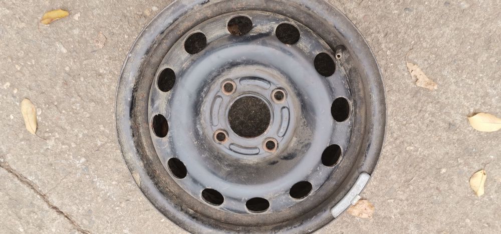 4 jante ford r14 4x108 et 47,5 cu anvelope vara 185 60 r14