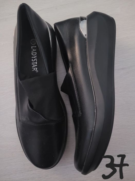 Vând pantofi dama 35lei bucata, noi