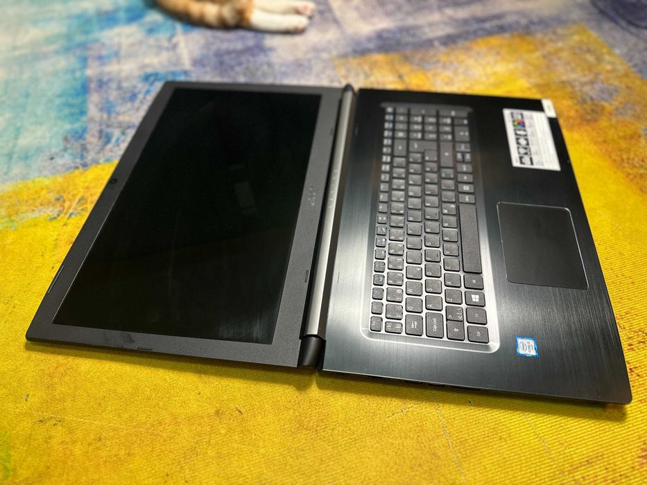 Laptop Acer A517,ecran mare 17.3 led, i3 gen 6, ram 12 gb,ssd m2 120gb