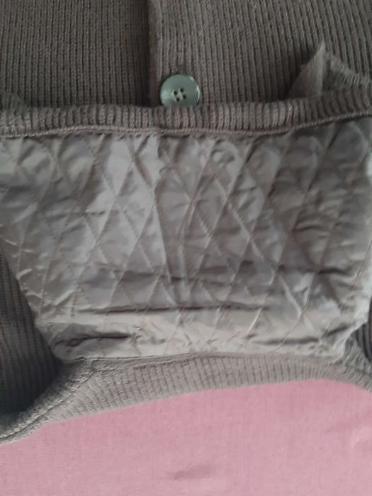 Тъмно кафява вълнена жилетка