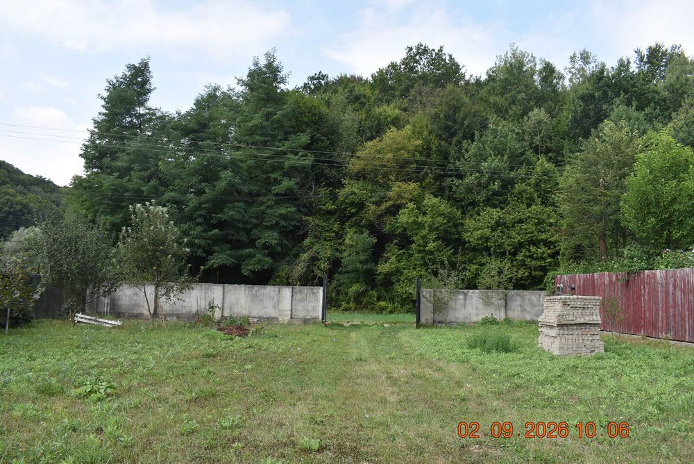 teren intravilan construibil cu foisor
