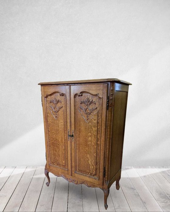 Френски бар-шкаф за напитки от бял дъб в стил "ЛУИ XV"