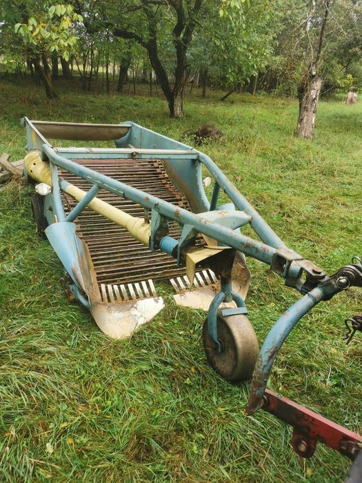 Vând mașina de scos cartofi poloneză