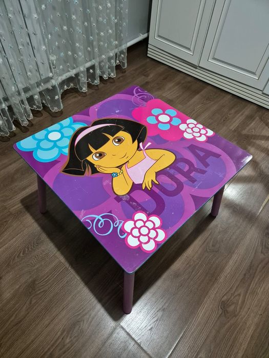 Продам Детский стол.