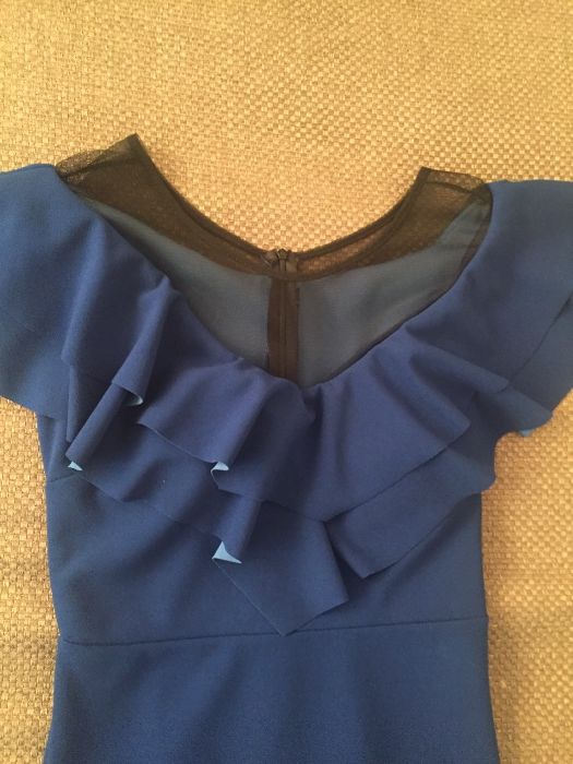 Рокля в турско синьо с тюл деколте елегантна