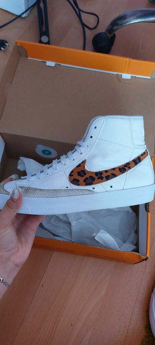 Pantofi Nike W BLAZER MID 77 SE