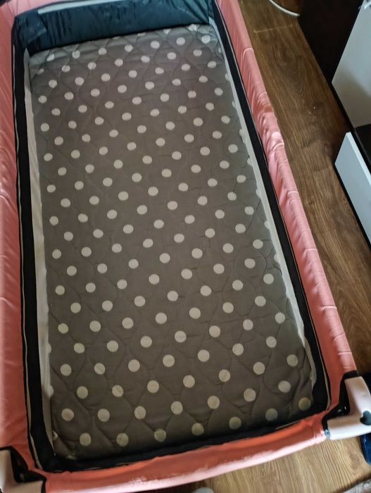 Продавам сгъваема кошара за момиче на 2 нива