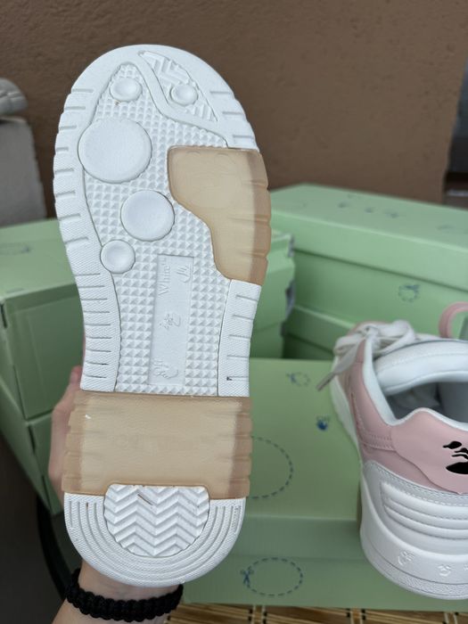 Off White ‘Out of office’ / Premium / 2025