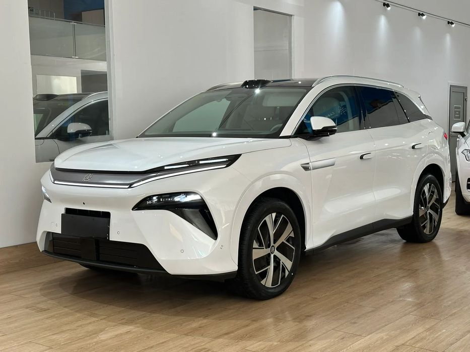 Byd Tang L BYD TANG L DM– Tracțiune integrală, autonomie electrică 200 km, AWD