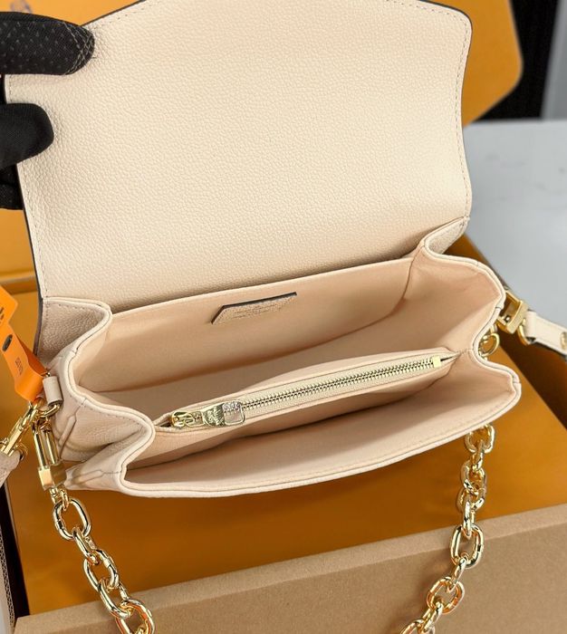 Geanta Louis Vuitton Metis, tip Premium