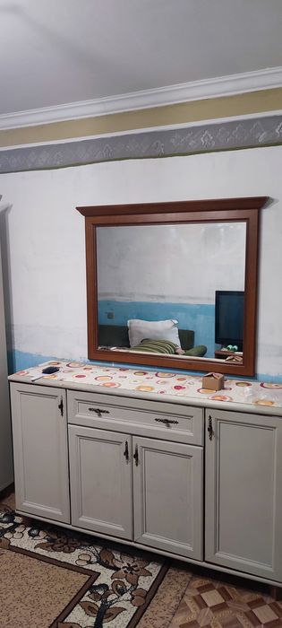 Комод,зеркало, шкафы