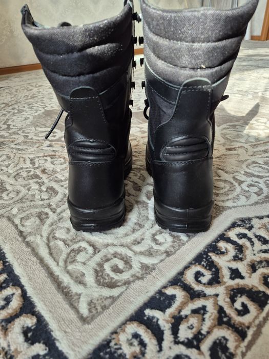 Берцы новые кожанные 42 р