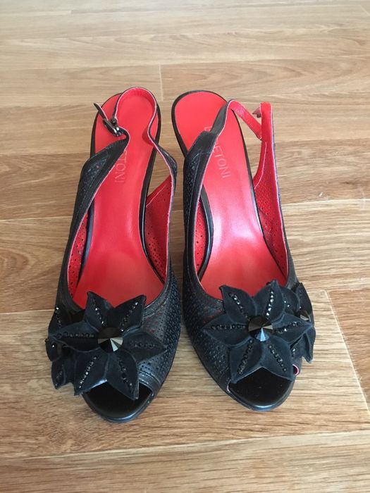 Продаю женскую обувь