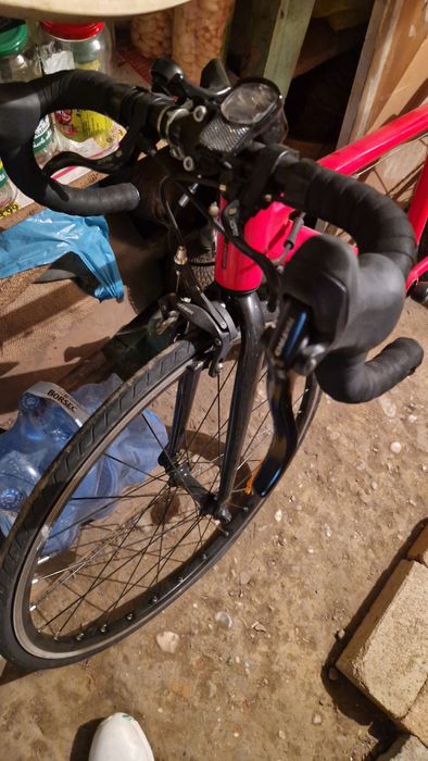 Vând Bicicletă Șosea Triban (Decathlon) – Stare Ca Nouă