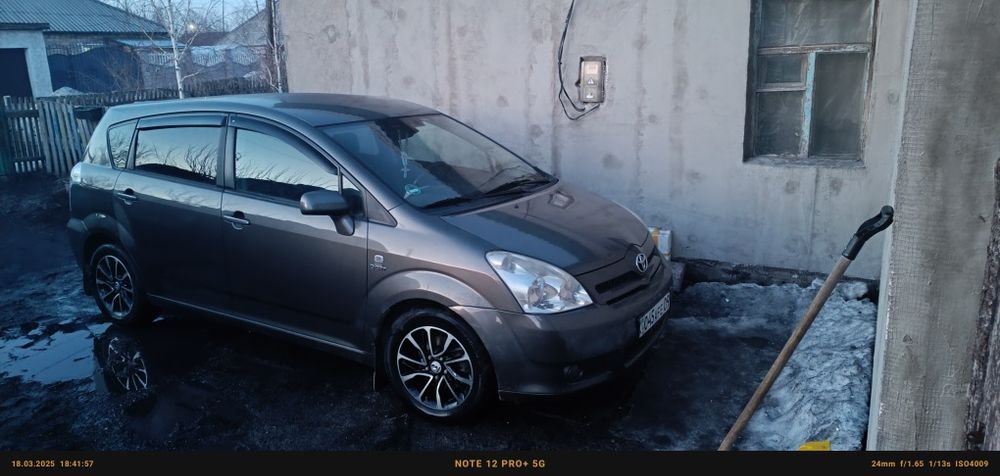 Тойота Королла Версо