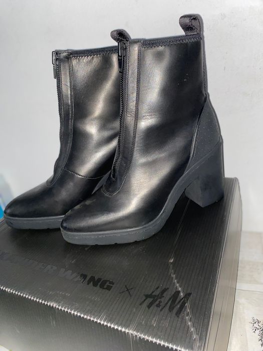 Боти ,чисто нови