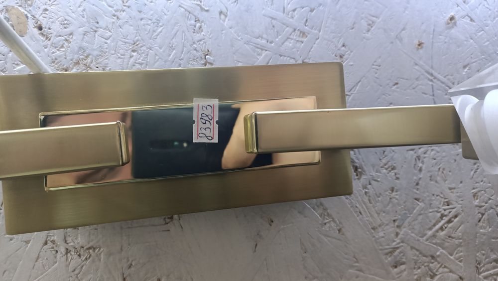 Продам люстру новая