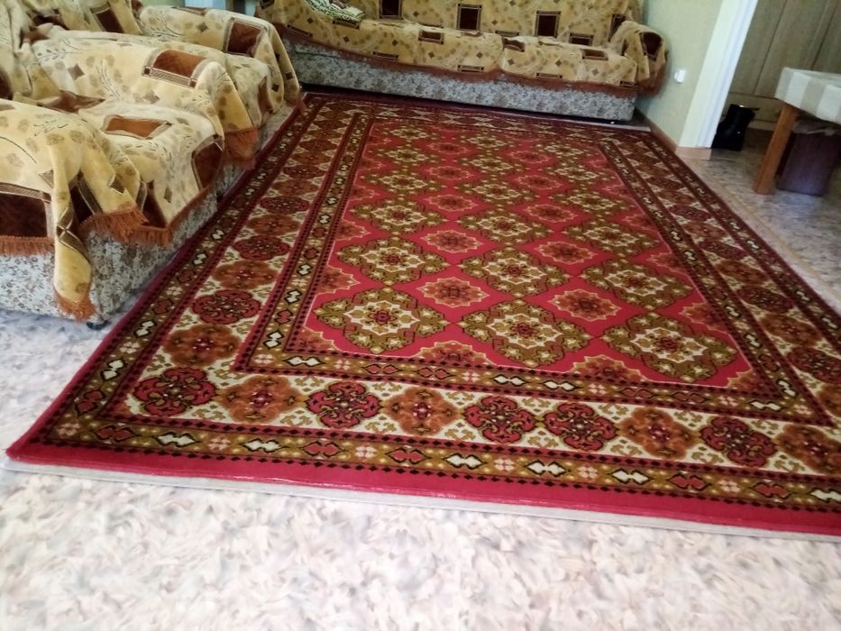 Продам ковёр 2*3 производство Алмата цена 15000