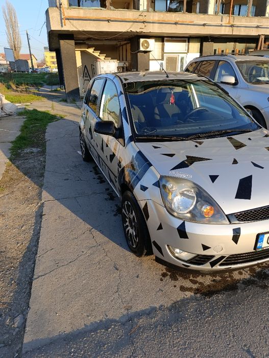 Vând Ford fiesta