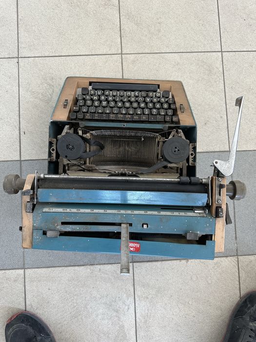 Немска ретро пишеща машина M16