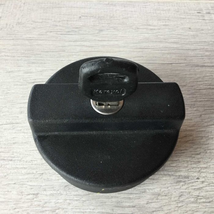 НОВА заключваща се капачка за резервоар за гориво Жигули / Лада / ВАЗ