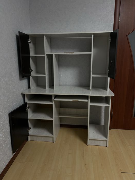 Просторный большой стол