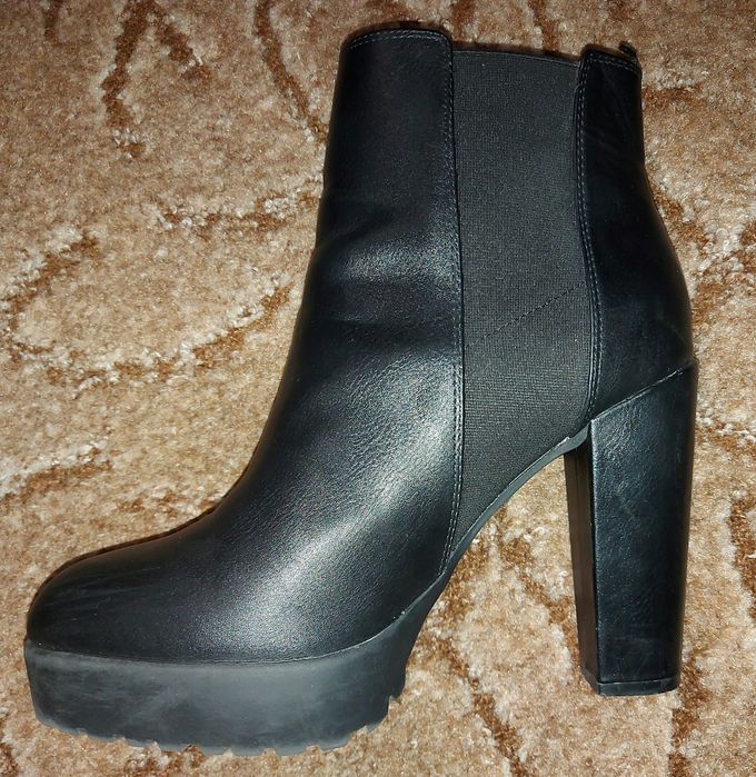 Дамски кожени боти на ток