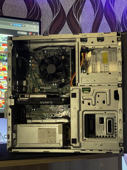 Настолен Компютър