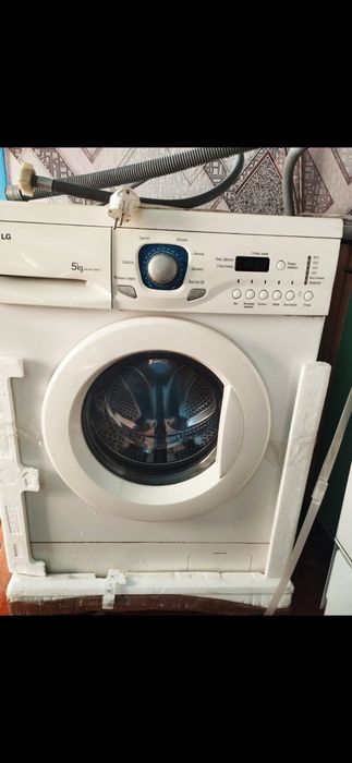 Продам машинку автомат.В отличном состоянии . Загрузка 5 кг .