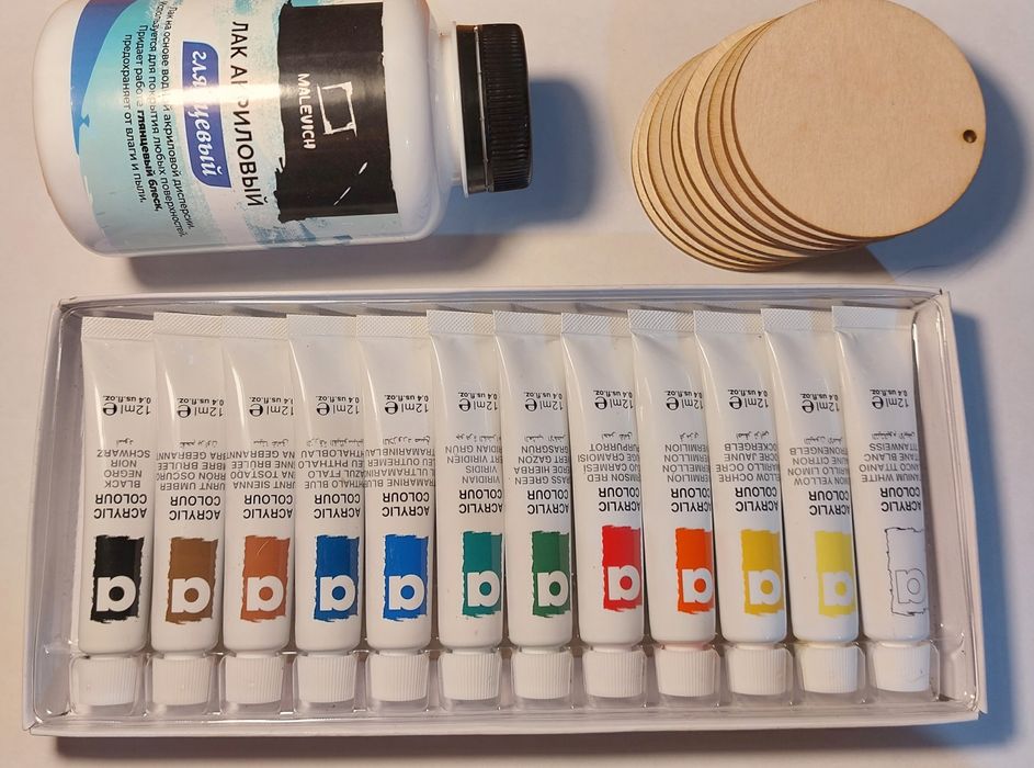 Роспись по дереву , брелки .