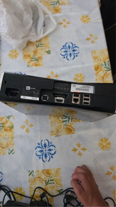 Xbox 360 Slim + Kinect сензор + Оригинален безжичен джойстик и HDMI