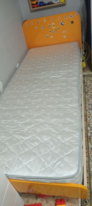 Кровать большая два шкафа