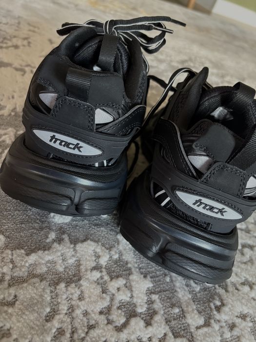 balenciaga track