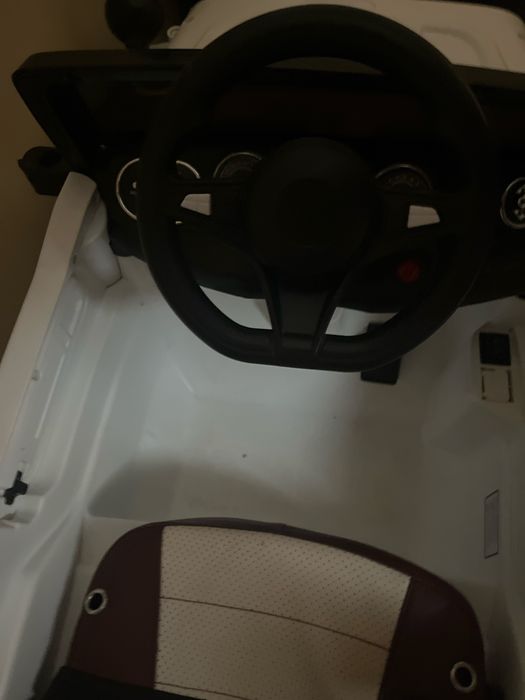 Машина Jeep белый
