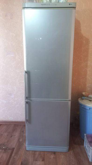 Холодильник LG..