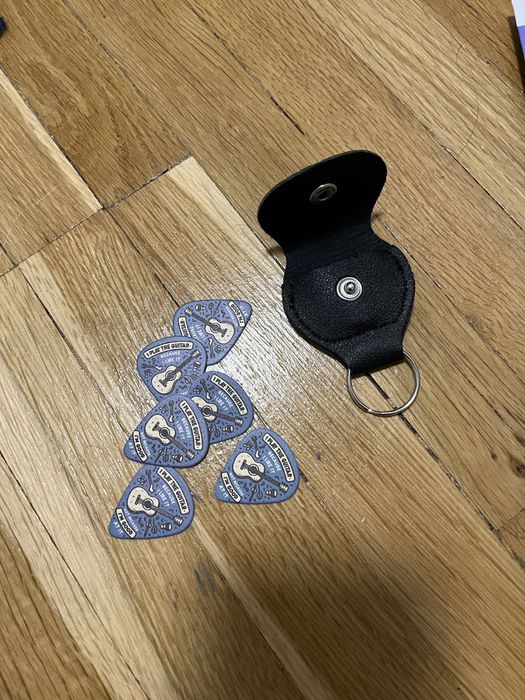 Комплект китара, кубе и аксесоари