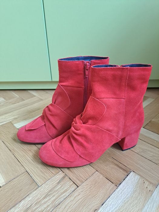 Кожени червени боти