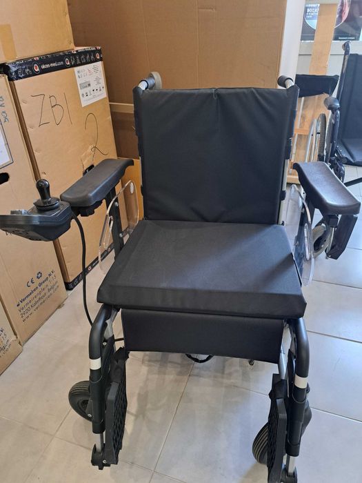 Акумулаторна инвалидна количка Vermeiren експрес