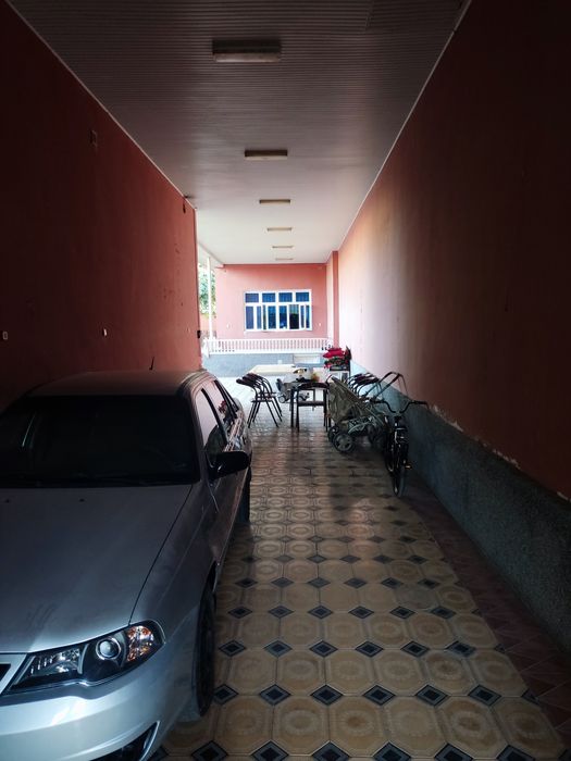 Uy sotiladi narxi kelishiladi